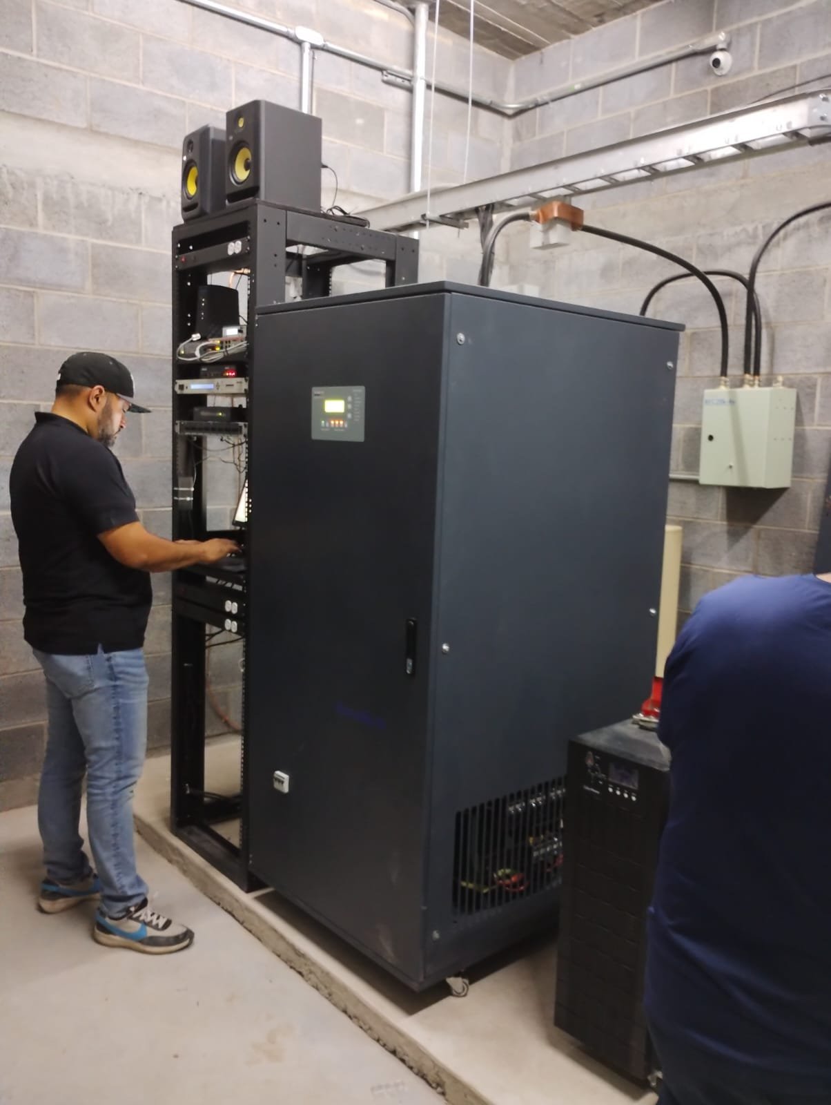 15kw AM Broadcast Transmitters (140% Modulation peak)