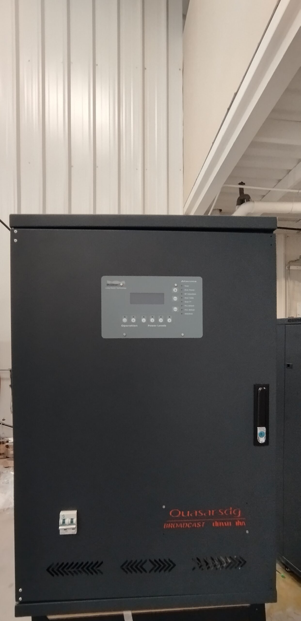 3Kw AM Broadcast Transmitters (140% Modulation peak )